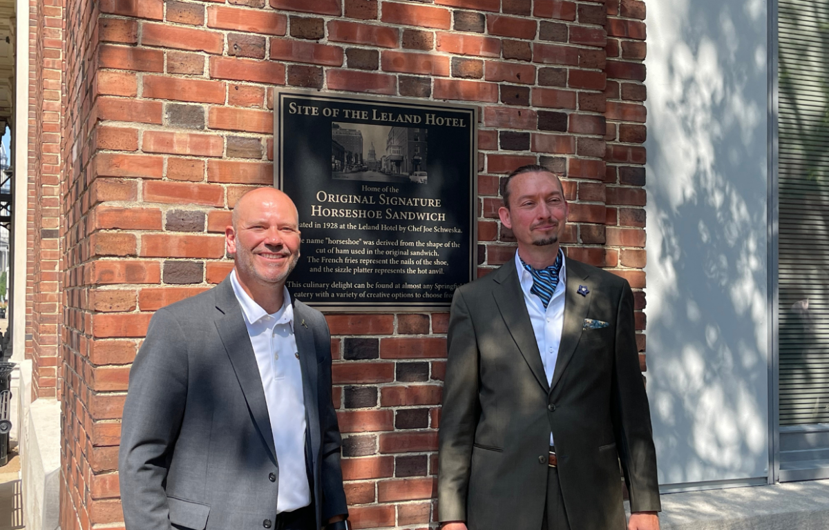 Dahl and Feipel with plaque