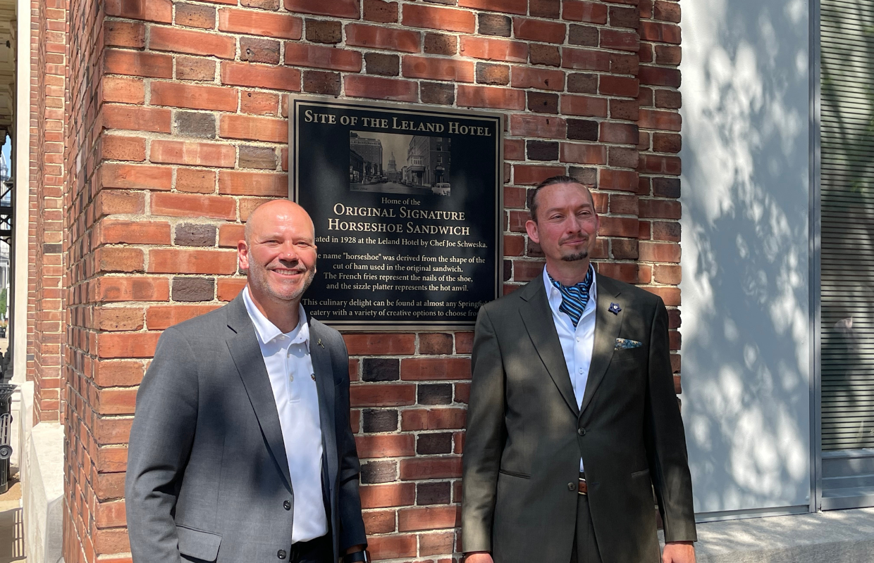 Dahl and Feipel with plaque