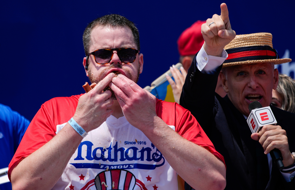 Bertoletti at hot dog eating contest