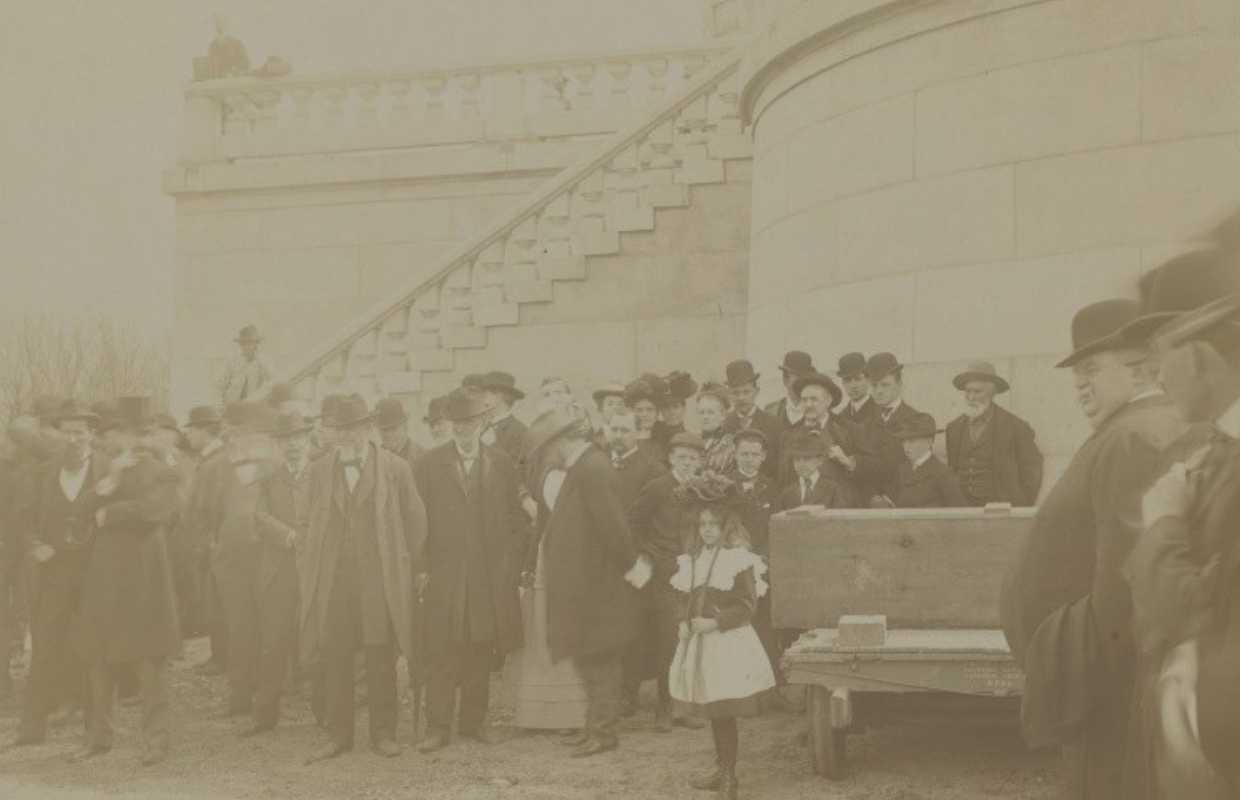 A crowd gathered around his coffin when it was moved during construction at the tomb.