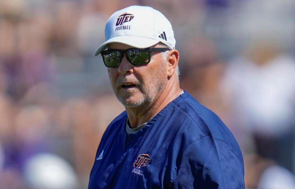 Illini Assistant Coach Dana Dimel