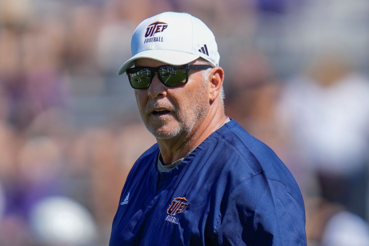 Illini Assistant Coach Dana Dimel