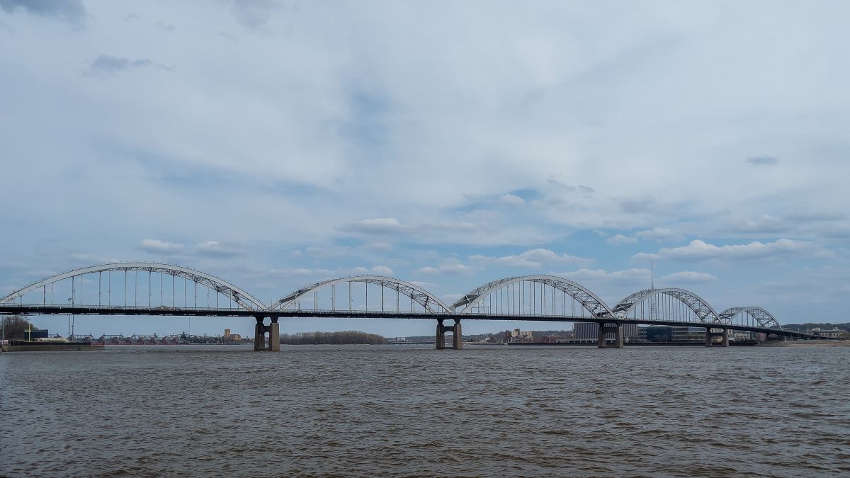 Bridge over Mississippi River at Quad Cities