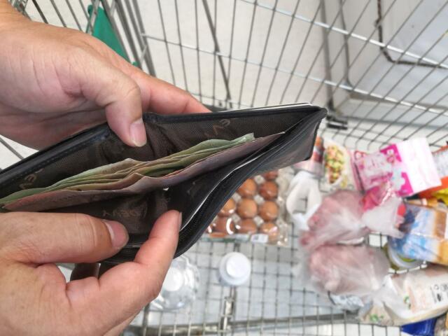 Grocery shopping with a wallet