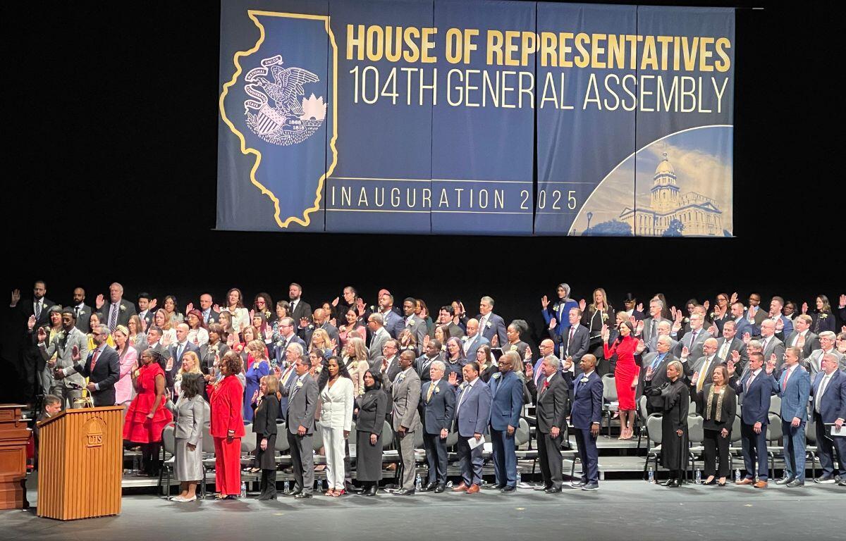 Members of the Illinois House of Representatives for the 104th General Assembly take the oath of office