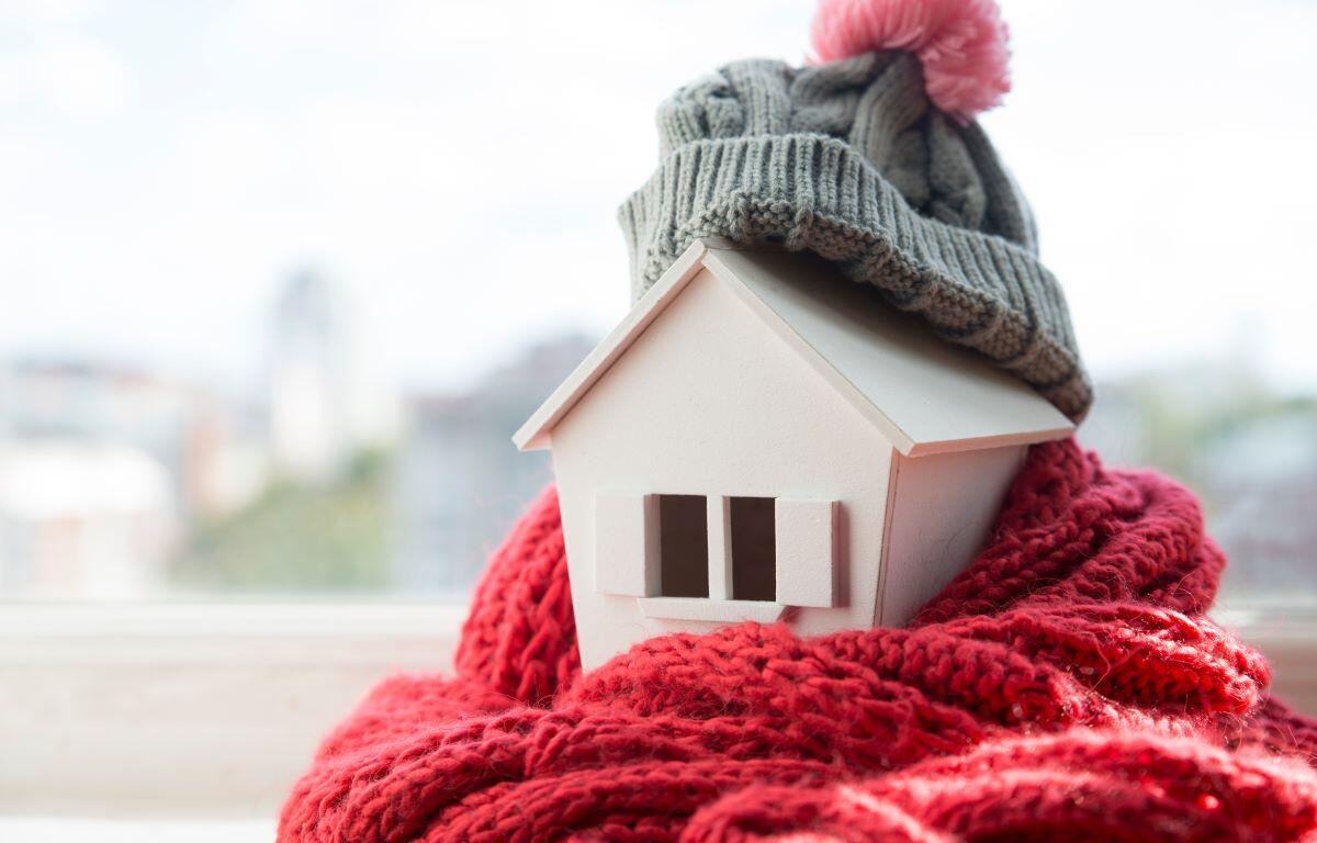 Warming center - picture of house with hat and scarf