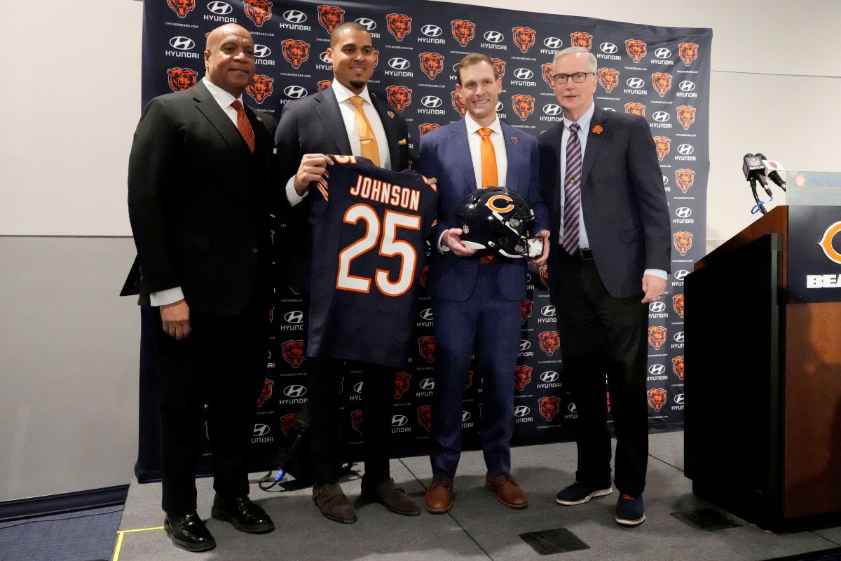 Chicago Bears President and CEO Kevin Warren, left, general manager Ryan Poles, second from left, new head coach Ben Johnson and team owner George McCaskey, right, pose for photo during an NFL football news conference at Halas Hall in Lake Forest, Ill., Wednesday, Jan. 22, 2025. (AP Photo/Nam Y. Huh)