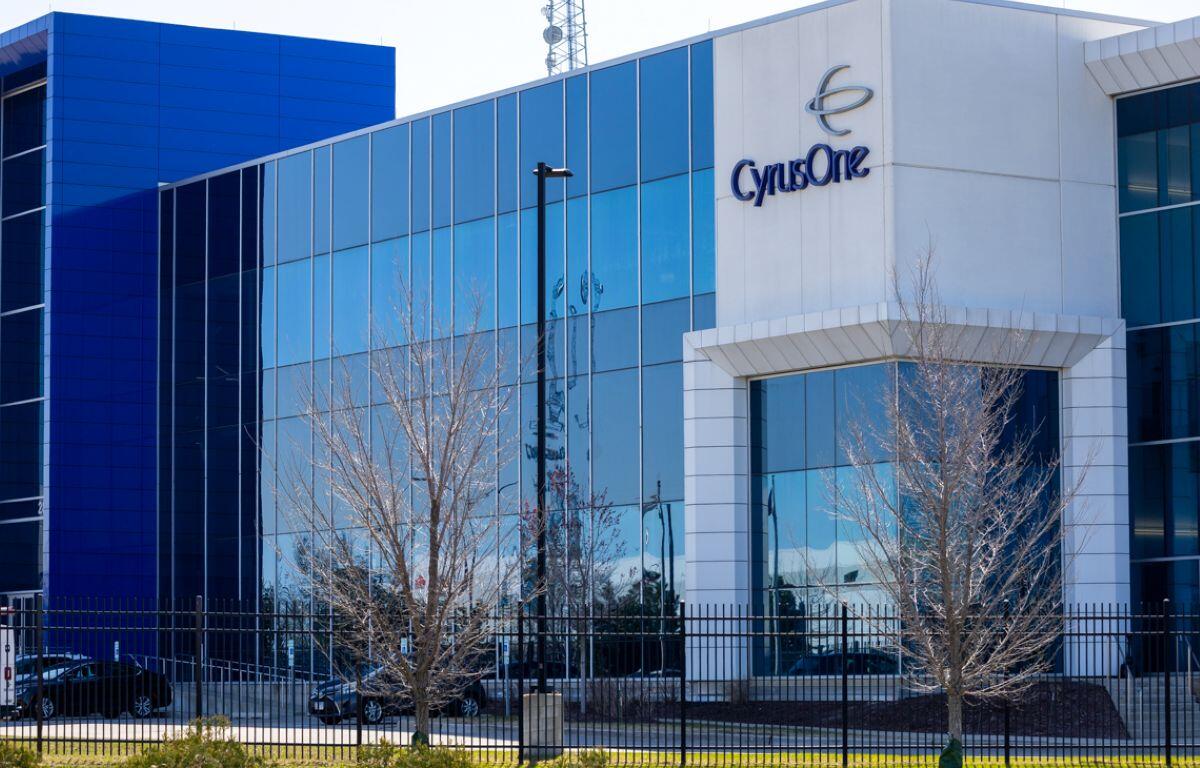 A new data center owned by CyrusOne is being built in Aurora. The Texas-based CyrusOne received state backing for the project in 2024. (Capitol News Illinois photo by Andrew Adams)