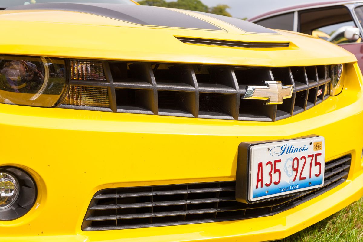 Camaro with Illinois license plate