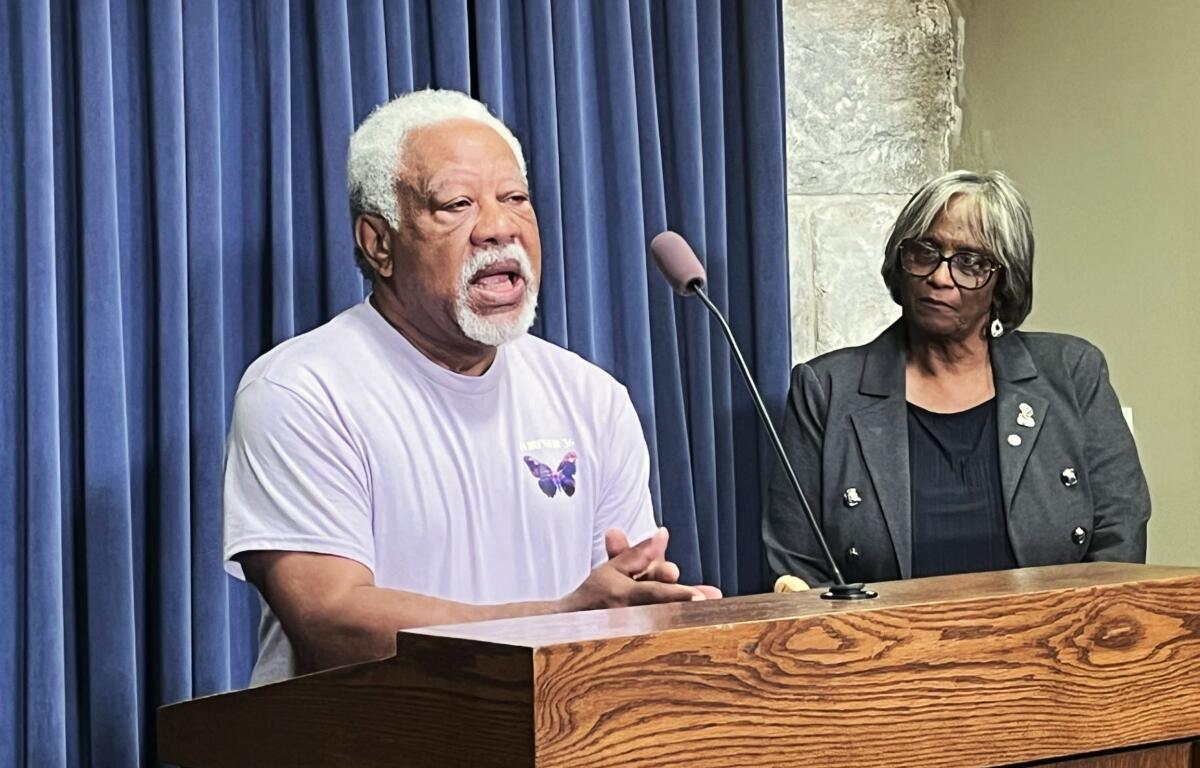 James Wilburn (left) and Sen. Doris Turner, D-Springfield, attend a news conference in the Capitol about Turner’s police hiring bill. Wilburn’s daughter Sonya Massey was killed in 2024 by a Sangamon County Sheriff’s deputy. (Capitol News Illinois photo by Bridgette Fox)