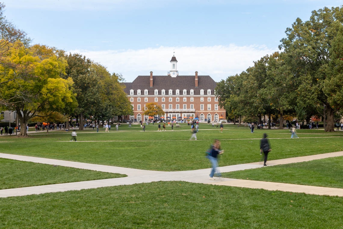 Students walk across the lawn between the Illini Union in the fall of 2024. (Capitol News Illinois photo by Andrew Adams)