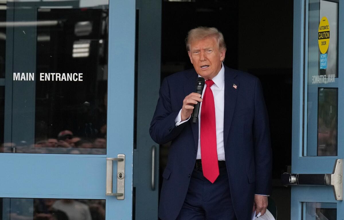 President Donald Trump speaks with members of law enforcement and National Guard soldiers, Thursday, Aug. 21, 2025, in Washington. (AP Photo/Jacquelyn Martin)
