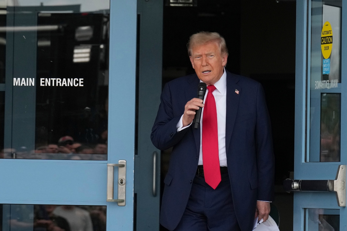 President Donald Trump speaks with members of law enforcement and National Guard soldiers, Thursday, Aug. 21, 2025, in Washington. (AP Photo/Jacquelyn Martin)