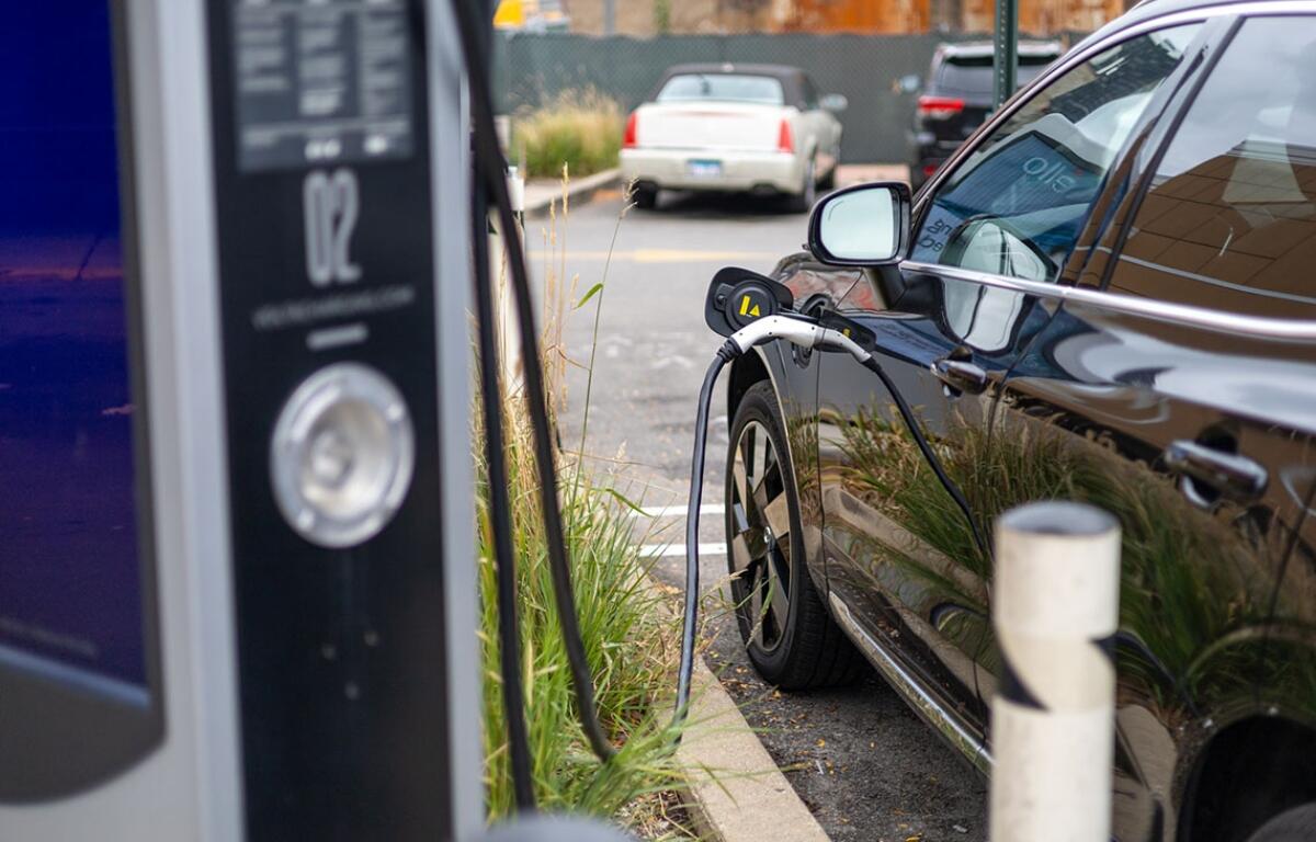 An electric vehicle charging station pictured in Chicago. (Capitol News Illinois file photo)