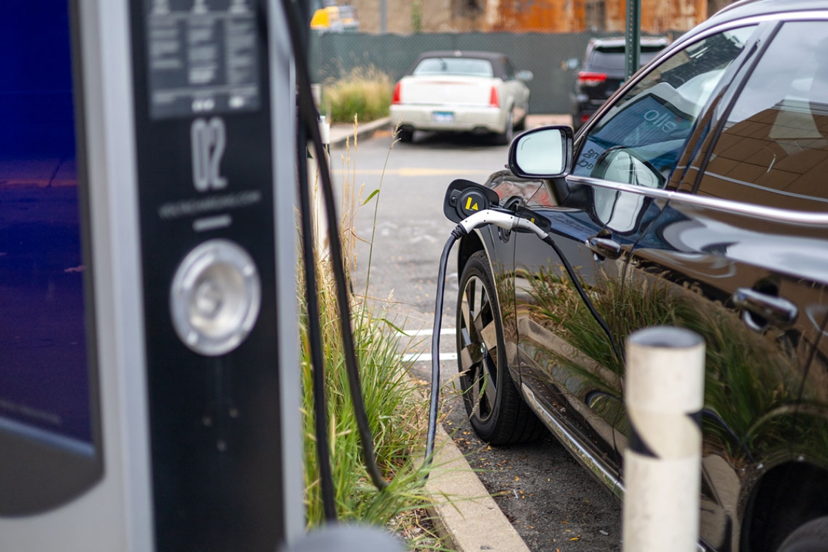 An electric vehicle charging station pictured in Chicago. (Capitol News Illinois file photo)