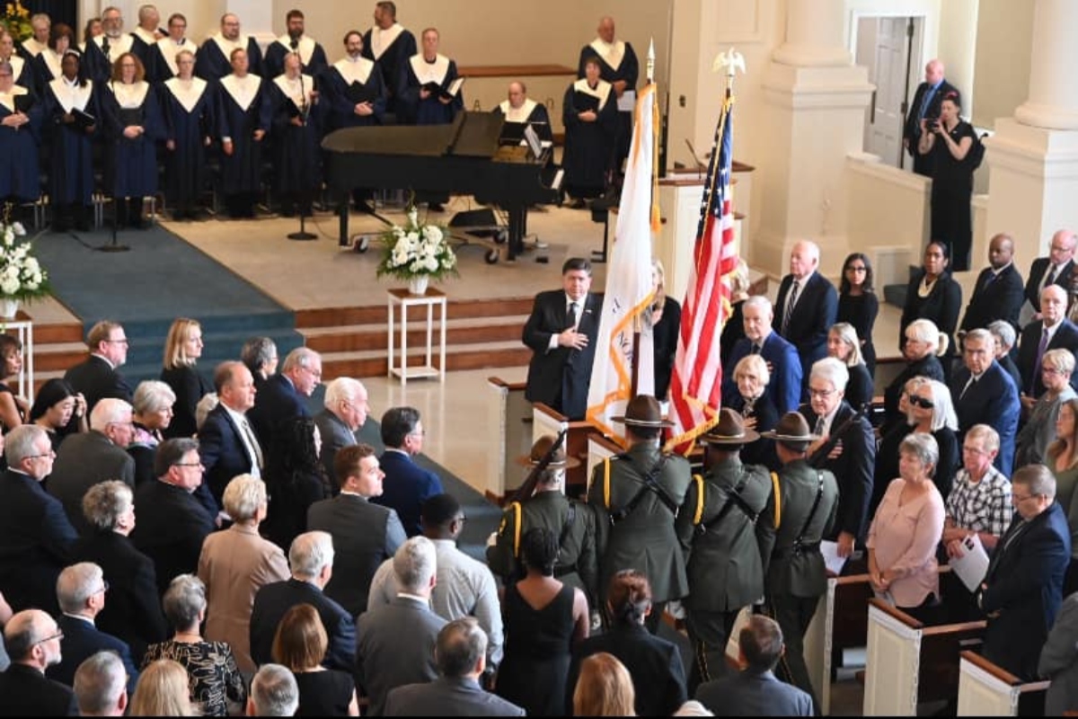 The Illinois State Police Honor Guard takes part in the funeral for Former Gov. Jim Edgar.