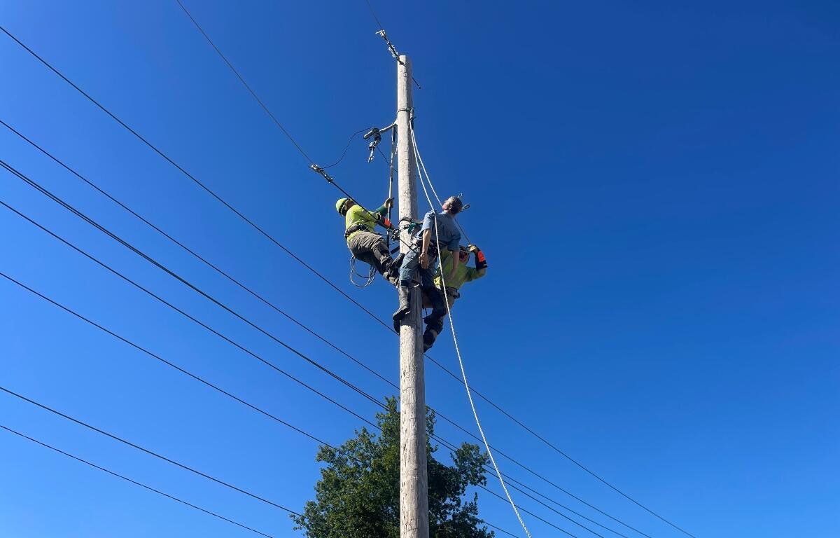 Ameren Illinois linemen working.