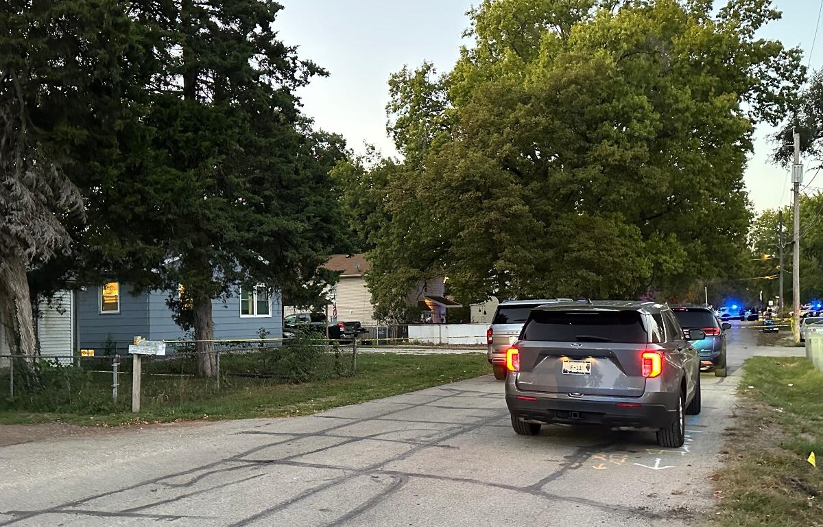 Sangamon County Sheriff's Deputies and other law enforcement responded to a triple-homicide Thursday in the 3000 block of Hoover Ave.