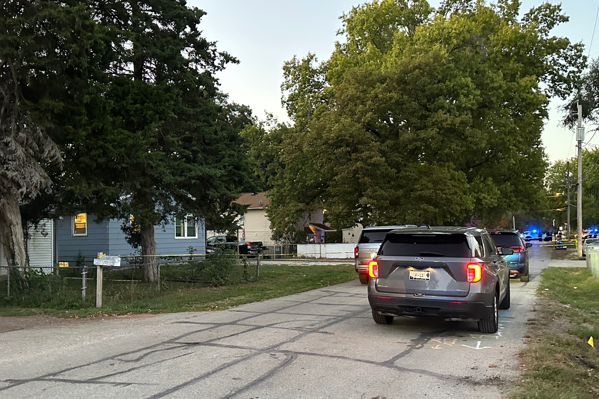 Sangamon County Sheriff's Deputies and other law enforcement responded to a triple-homicide Thursday in the 3000 block of Hoover Ave.