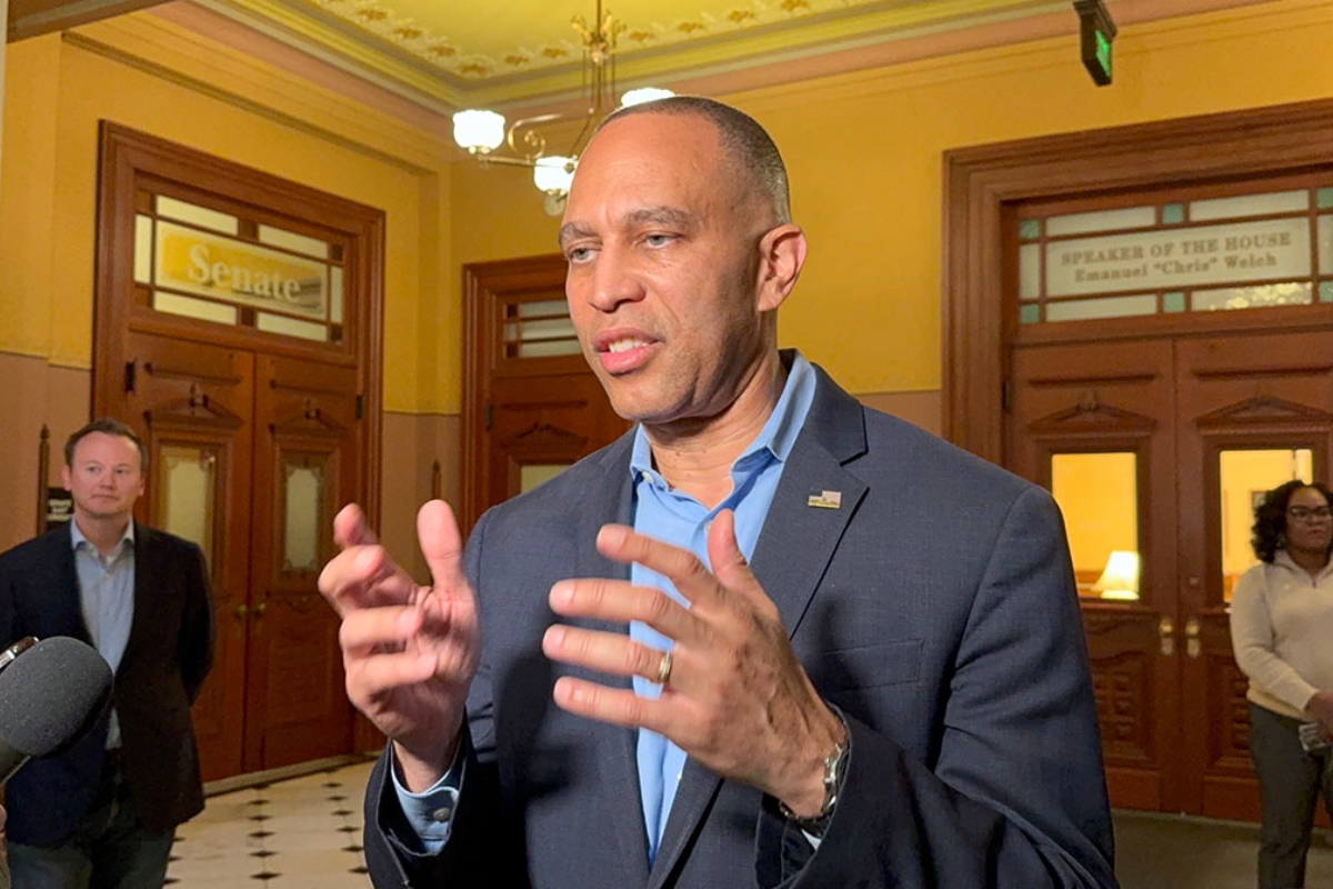 U.S. House Minority Leader Hakeem Jeffries talks to reporters outside of Illinois House Speaker Emanuel “Chris” Welch’s office in Springfield on Monday, Oct. 27. (Capitol News Illinois photo by Brenden Moore)U.S. House Minority Leader Hakeem Jeffries talks to reporters outside of Illinois House Speaker Emanuel “Chris” Welch’s office in Springfield on Monday, Oct. 27. (Capitol News Illinois photo by Brenden Moore)