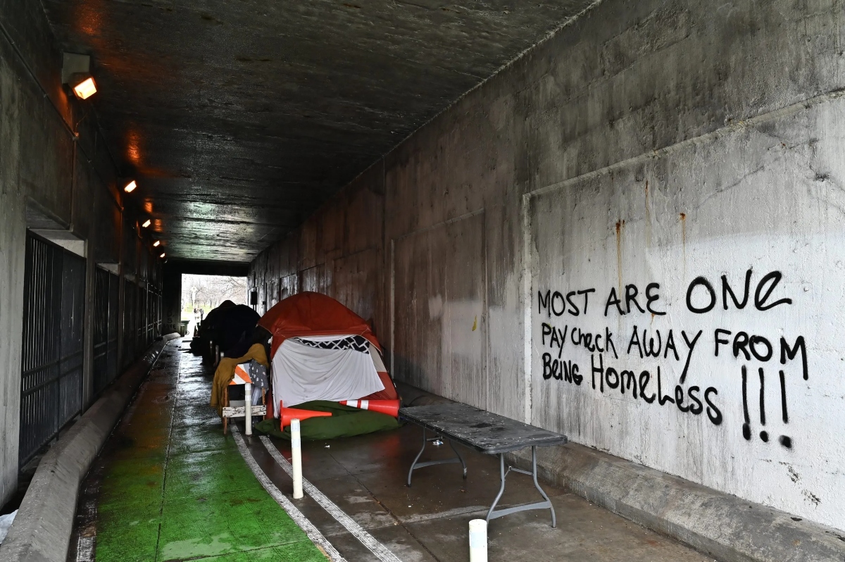 New, stringent Trump administration rules on federal funding to help provide residences for people without homes could cast them back out onto the street in Chicago and across Illinois. (Credt: Victor Hilitski/Illinois Answers Project file photo)