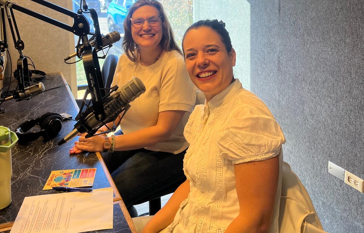 Justine Moser (back) and Elisa Marti (front)