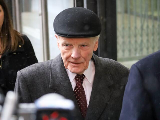 Former Illinois House Speaker Michael Madigan leaves Chicago’s Dirksen Federal Courthouse on Feb. 12 after a jury convicted him on 10 corruption counts, including bribery. (Capitol News Illinois photo by Andrew Adams)