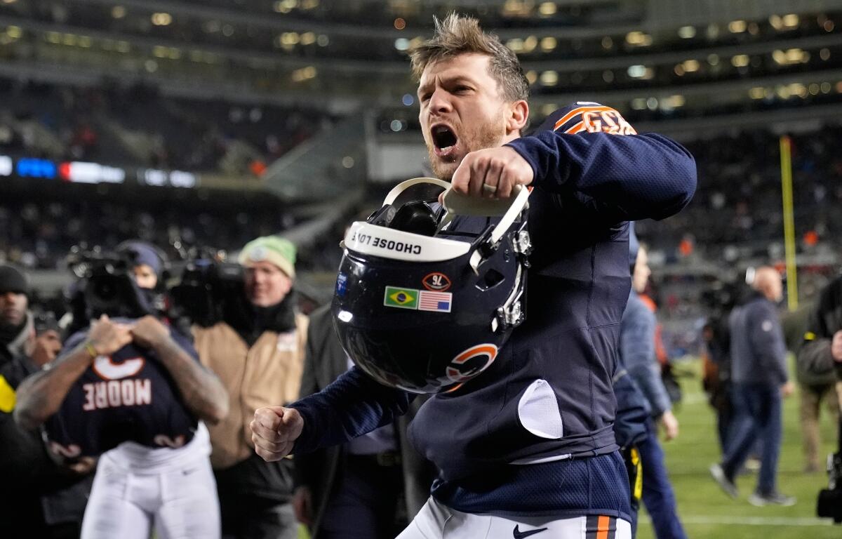 Chicago Bears' Cairo Santos celebrates after an NFL football game against the Green Bay Packers Saturday, Dec. 20, 2025, in Chicago. (AP Photo/Erin Hooley)