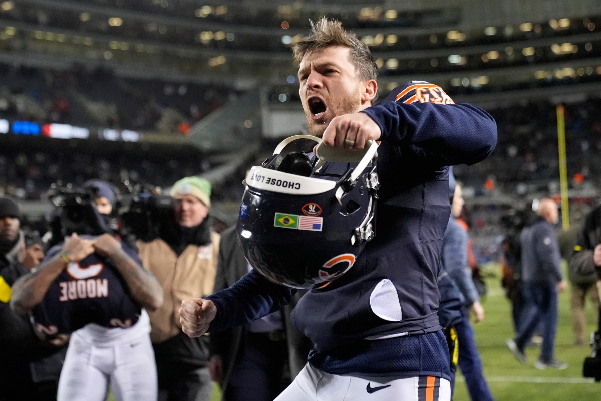 Chicago Bears' Cairo Santos celebrates after an NFL football game against the Green Bay Packers Saturday, Dec. 20, 2025, in Chicago. (AP Photo/Erin Hooley)