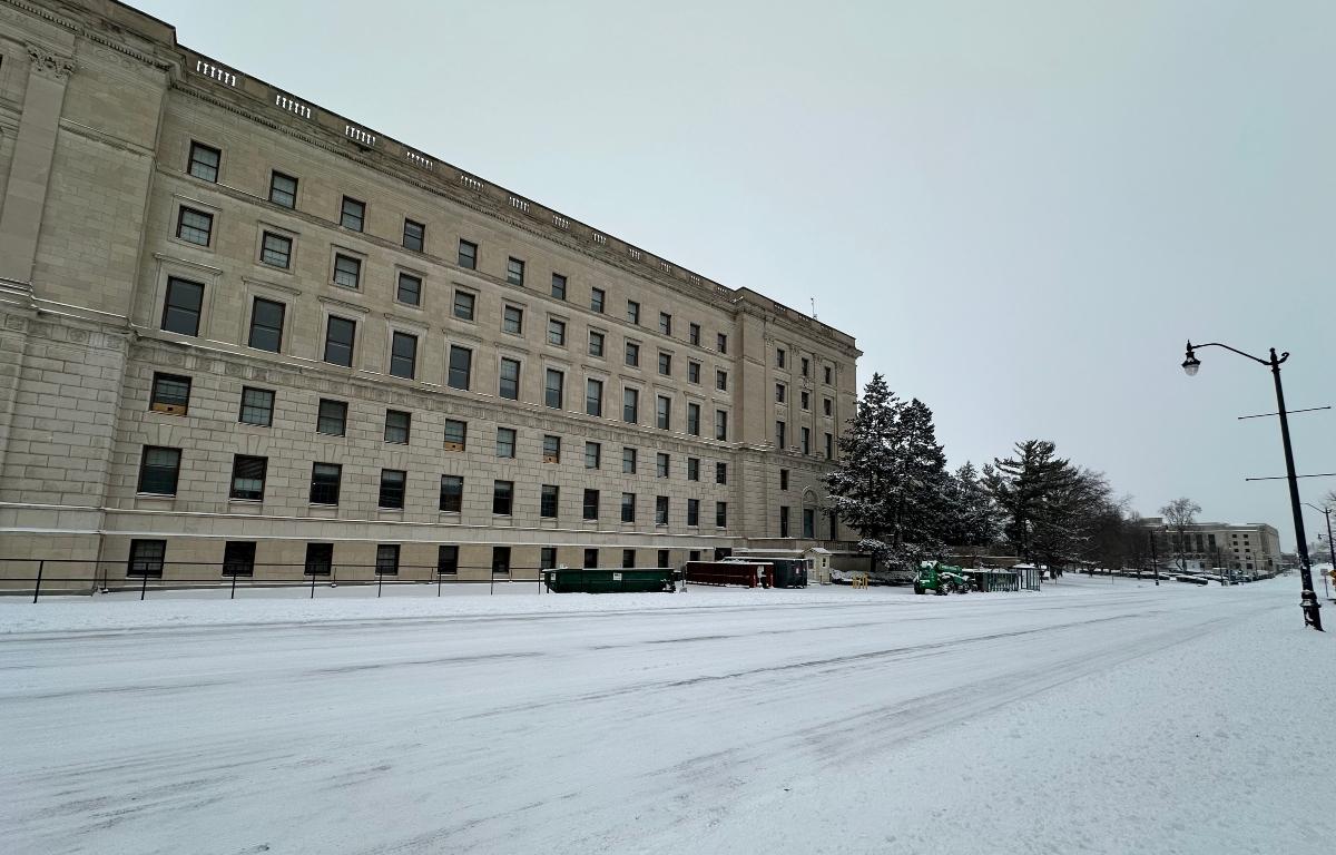 More than 4 inches of snow fell near the Illinois Capitol in Springfield by Sunday morning.