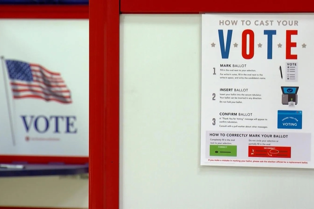 A voting booth is pictured in Sangamon County. (Capitol News Illinois photo by Andrew Campbell)