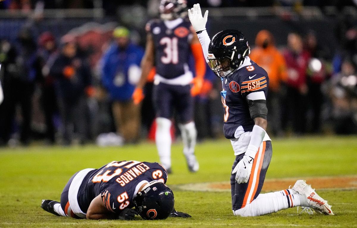 Chicago Bears' Jaquan Brisker calls for help as T.J. Edwards is injured during the first half of an NFL wild-card playoff football game against the Green Bay Packers Saturday, Jan. 10, 2026, in Chicago. (AP Photo/Erin Hooley)