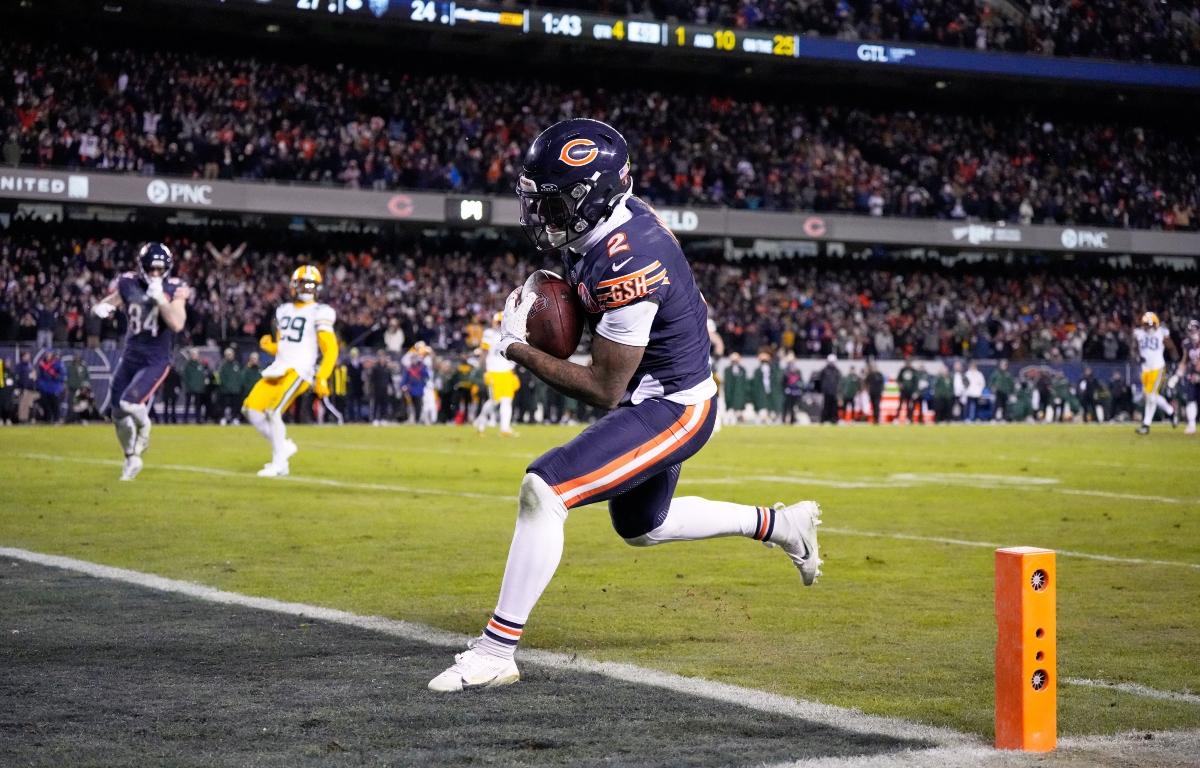 Chicago Bears' DJ Moore catches a touchdown pass during the second half of an NFL wild-card playoff football game against the Green Bay Packers Saturday, Jan. 10, 2026, in Chicago. (AP Photo/Nam Huh)