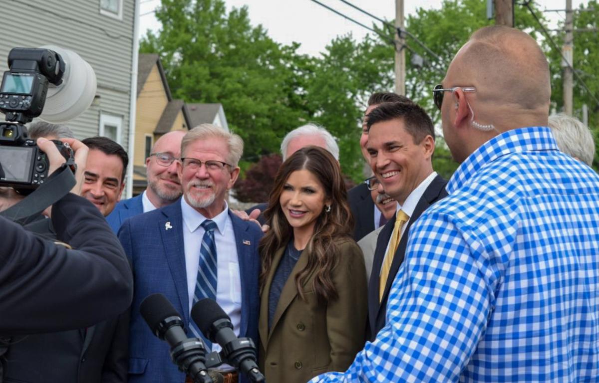U.S. Department of Homeland Security Kristi Noem poses with Illinois Republicans during a May 2025 visit to Springfield. (Capitol News Illinois file photo by Jade Aubrey)