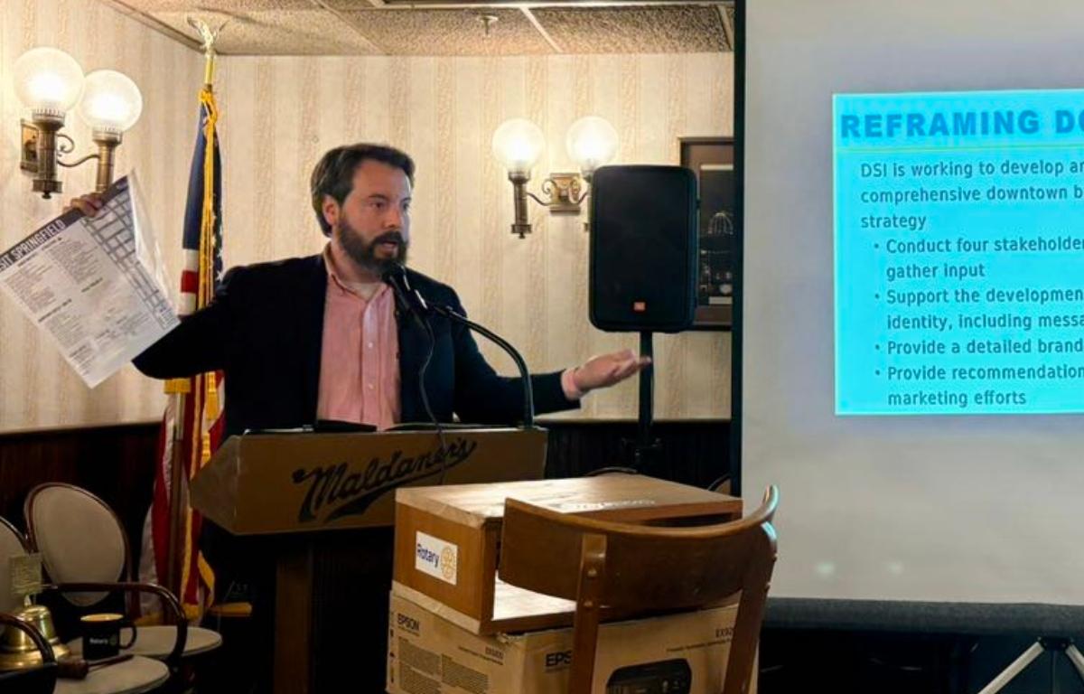 Carlos Ortega speaks to the Springfield Rotary Club.