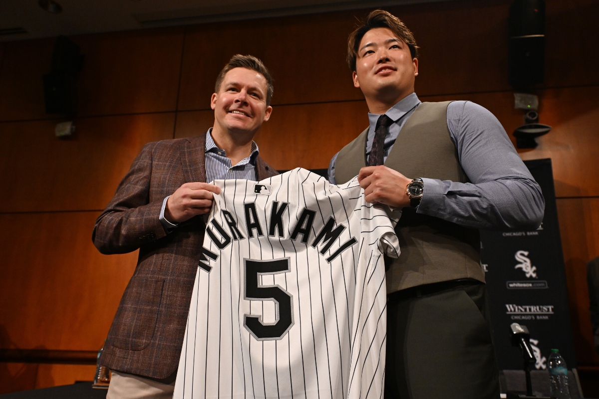 FILE - Newly acquired Chicago White Sox infielder Munetaka Murakami, right, poses with Chicago White Sox executive vice president/ general manager Chris Getz, left, at Rate Field during a press conference Monday, Dec. 22, 2025, in Chicago. (AP Photo/Paul Beaty, File)