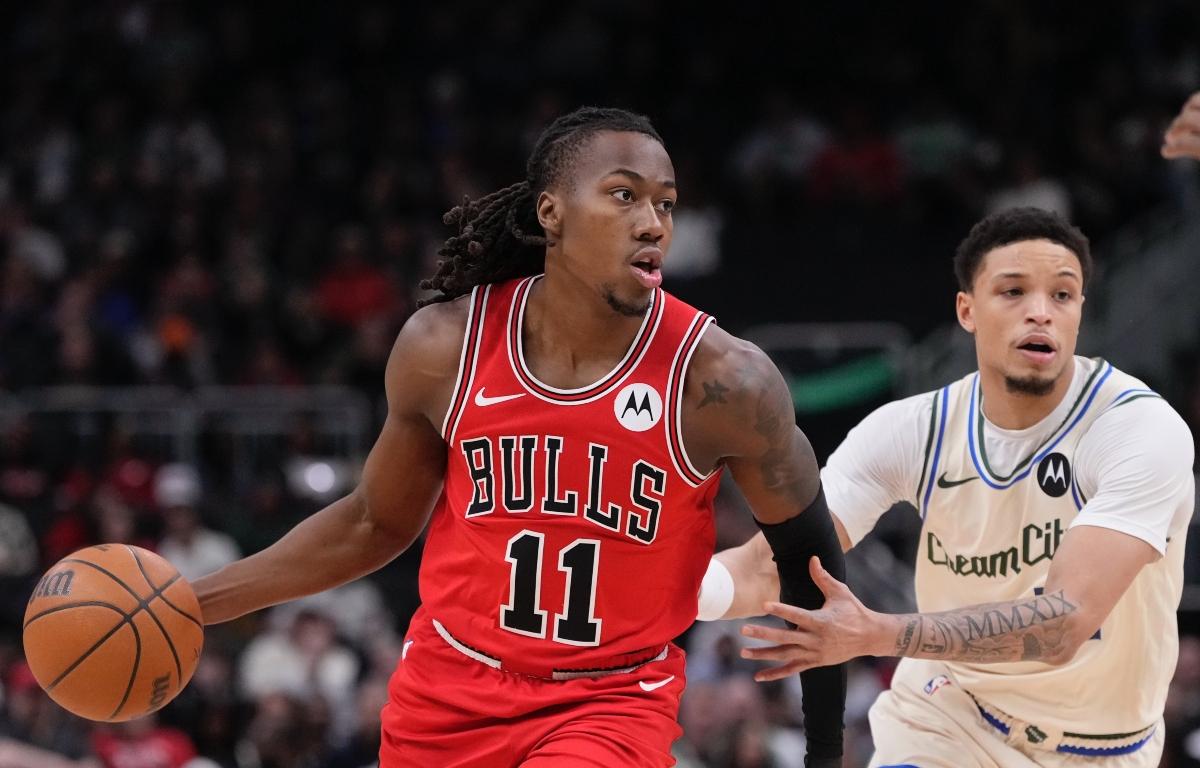 Chicago Bulls' Ayo Dosunmu gets past Milwaukee Bucks' Amir Coffey during the first half of an NBA basketball game Tuesday, Feb. 3, 2026, in Milwaukee. (AP Photo/Morry Gash)