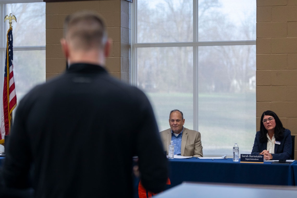 A father with children in the Carterville school district addresses officials during a board of education meeting about why they had not acted sooner to place an assistant football coach, accused of sexual abuse, on leave. (Photo by Lylee Gibbs, Saluki Local Reporting Lab)