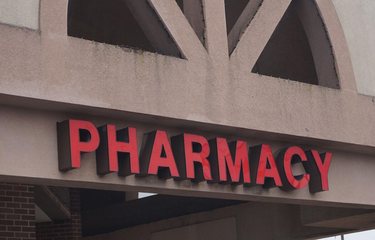 Legislation is pending in the Illinois House that advocates say would expand access for safety net clinics and certain other providers to low-cost outpatient medications. (Capitol News Illinois photo by Peter Hancock)