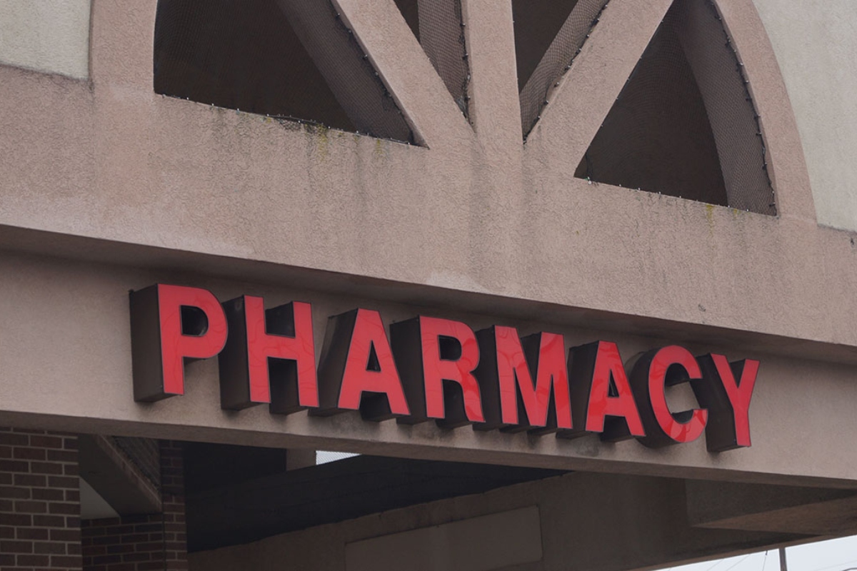 Legislation is pending in the Illinois House that advocates say would expand access for safety net clinics and certain other providers to low-cost outpatient medications. (Capitol News Illinois photo by Peter Hancock)