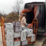 Traci Barkley, director of Sola Gratia Farm, watches as staff load produce into the farm’s refrigerated delivery van, which was purchased with the support of funding from the Illinois’ Local Food Infrastructure Grant program. (Capitol News Illinois photo by Maggie Dougherty)