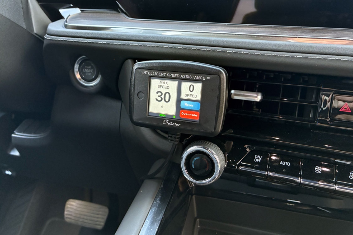 A LifeSafer intelligence speed assistance device installed in a vehicle. (Capitol News Illinois photo by Ben Szalinski)