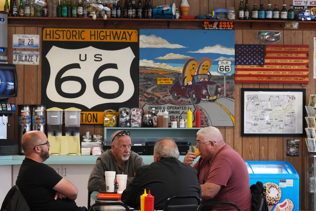 Customers at Cozy Dog Drive In have lunch in Springfield, Ill., Thursday, Nov. 20, 2025. (AP Photo/Jeff Roberson)