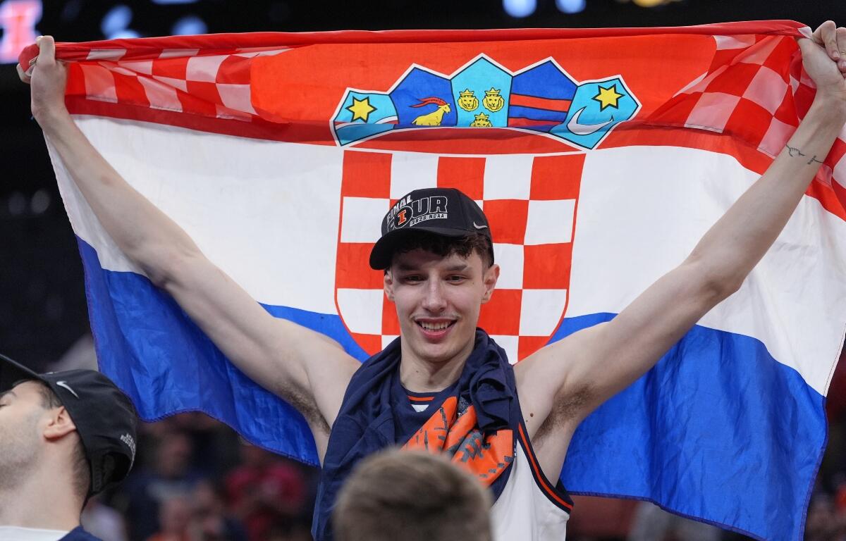 Illinois' Zvonimir Ivisic celebrates after an Elite Eight game against Iowa in the NCAA college basketball tournament Saturday, March 28, 2026, in Houston. (AP Photo/Eric Gay)