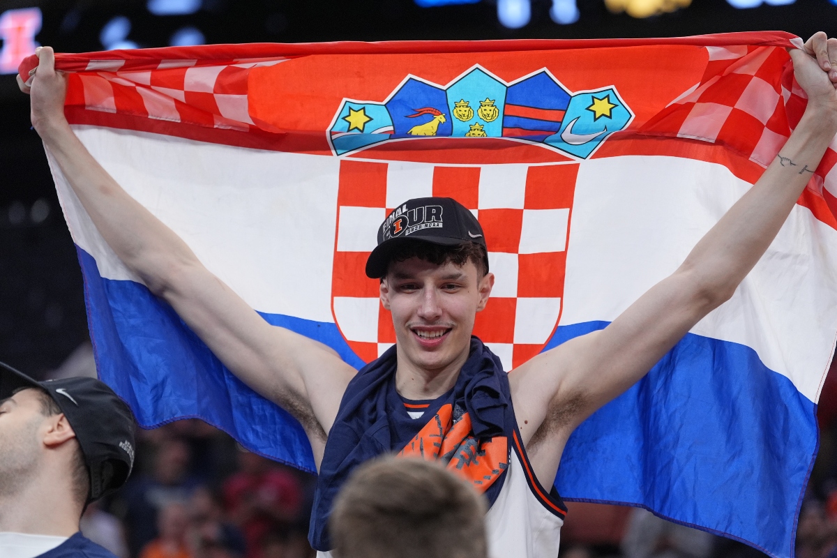 Illinois' Zvonimir Ivisic celebrates after an Elite Eight game against Iowa in the NCAA college basketball tournament Saturday, March 28, 2026, in Houston. (AP Photo/Eric Gay)