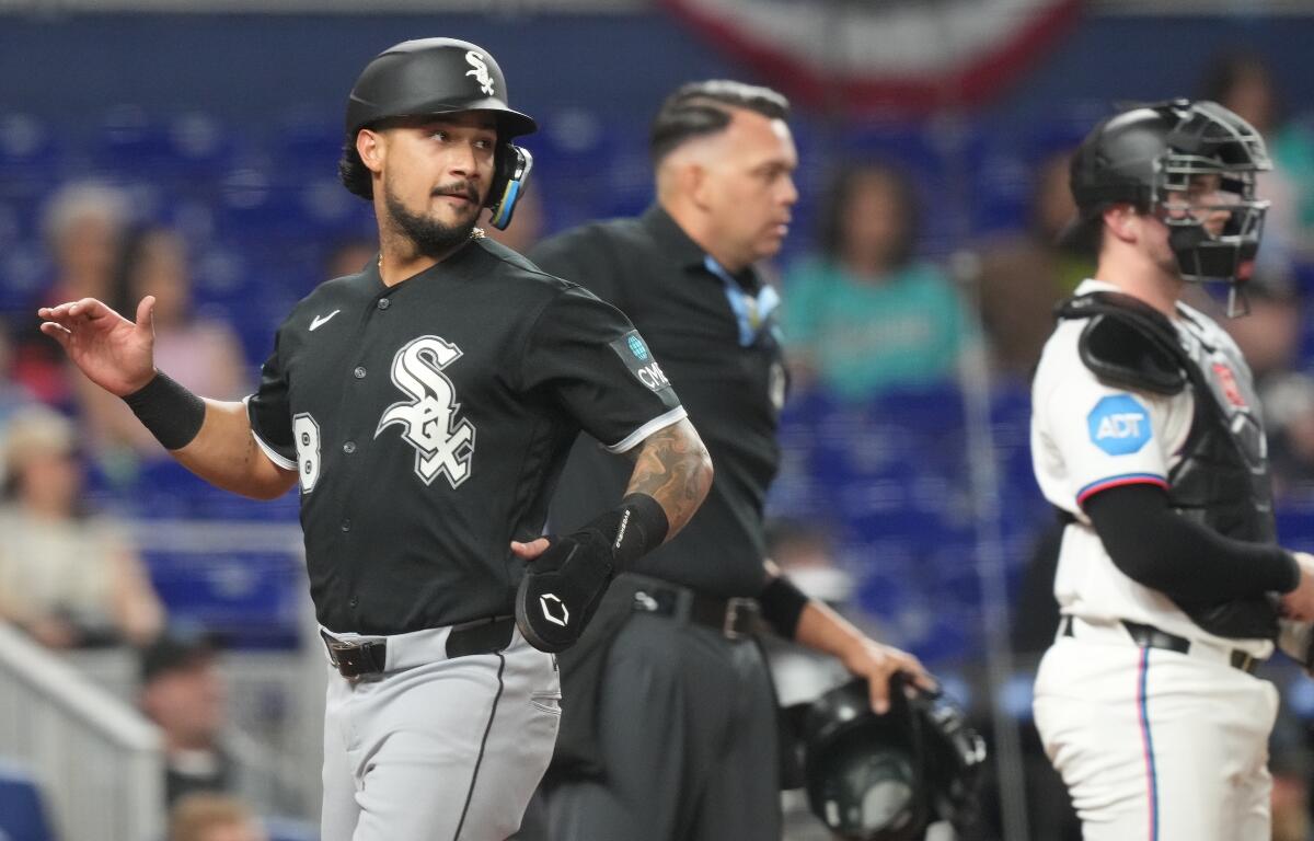 Chicago White Everson Pereira (28) scores on a hit by Miguel Vargas during the third inning of a baseball game against the Miami Marlins Monday, March 30, 2026, in Miami. (AP Photo/Marta Lavandier)