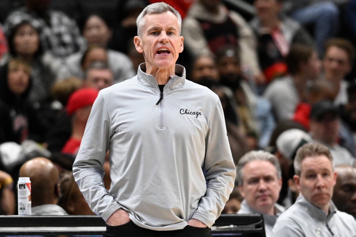 Chicago Bulls head coach Billy Donovan shouts instructions during the second half of an NBA basketball game against the Washington Wizards, Tuesday, April 7, 2026, in Washington. (AP Photo/John McDonnell)