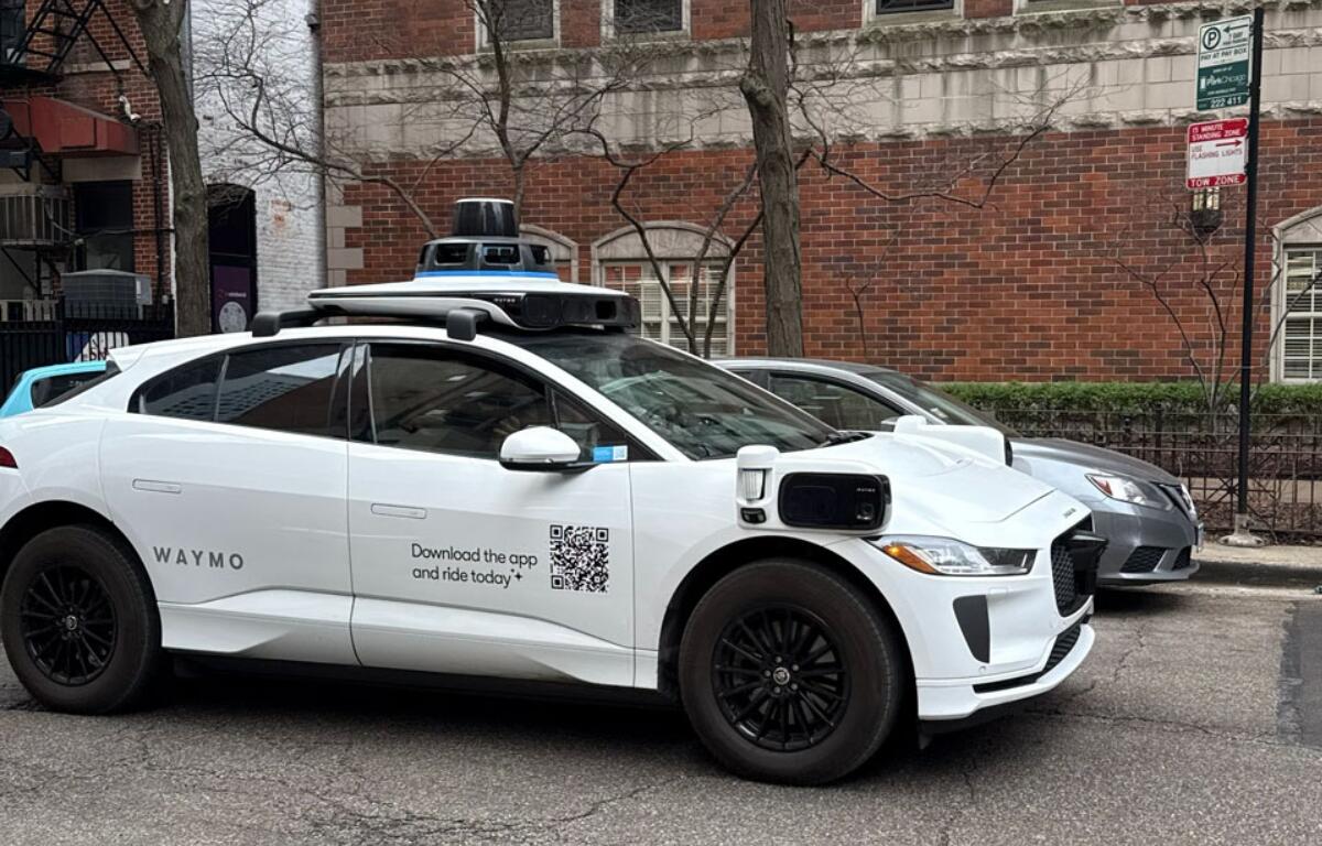A Waymo vehicle drives through Chicago’s Near North Side on March 20 as the company begins testing and mapping the city. (Medill Illinois News Bureau photo by Georgia Epiphaniou)