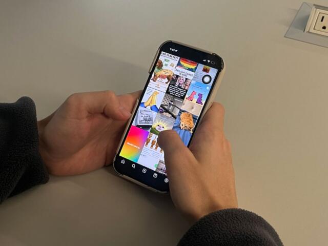 A student uses his phone in school. (Medill Illinois News Bureau photo by Sam Freeman)