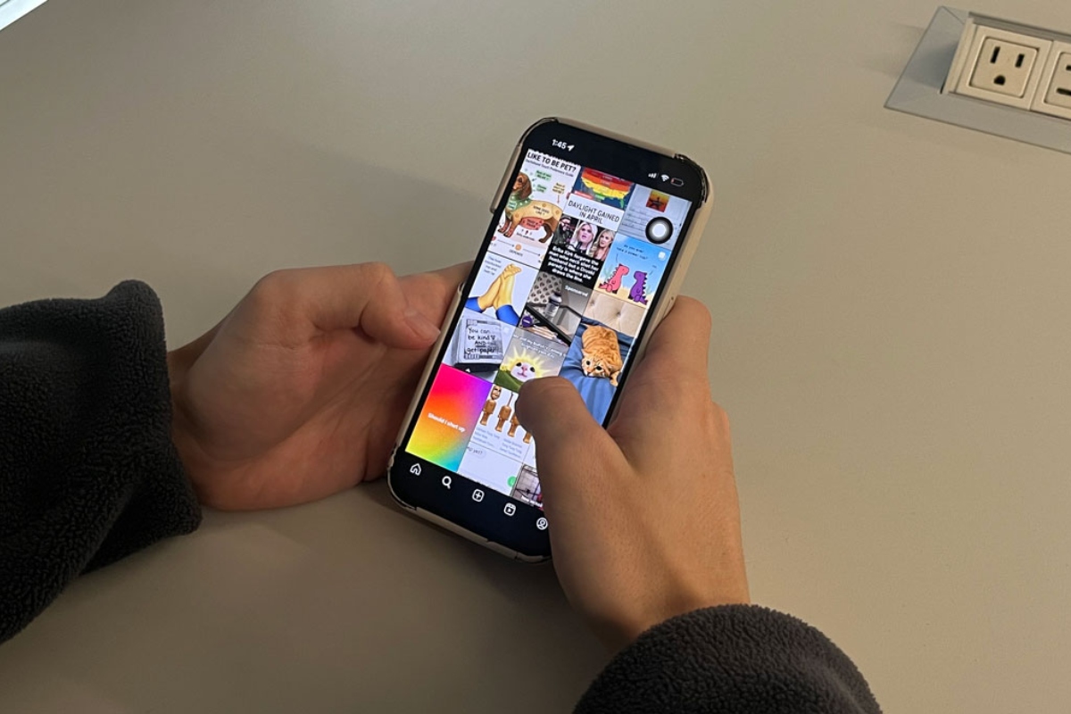 A student uses his phone in school. (Medill Illinois News Bureau photo by Sam Freeman)